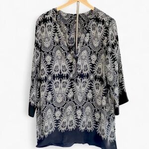 Rose & Olive Black and Cream/White Paisley Tunic Top V-Neck 3/4 sleeve 1X